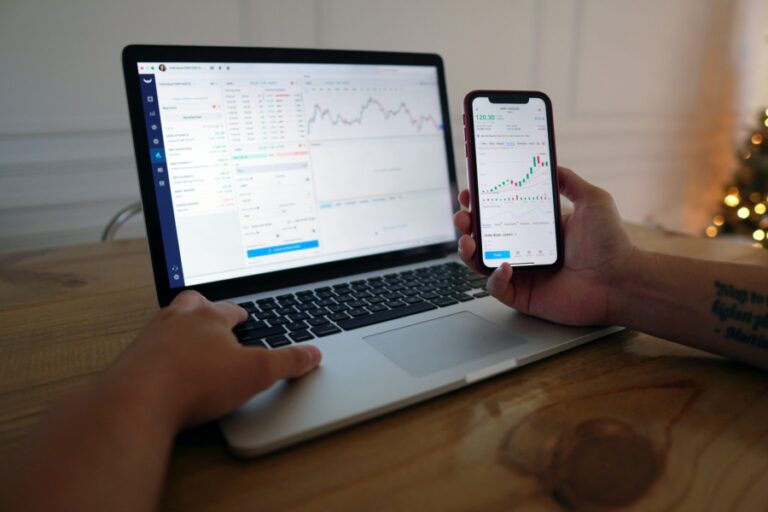 9 Best AI Investing Apps & Software for 2024 (Free and Paid)
